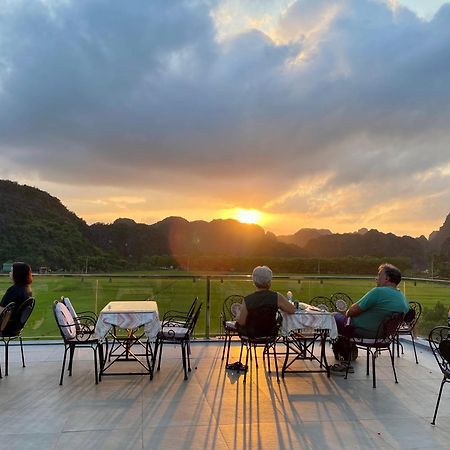 Liberty Hall Tam Coc Hotel & Villa ニンビン エクステリア 写真