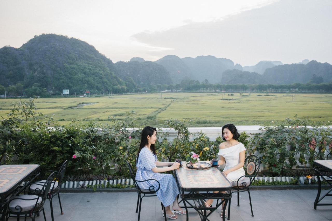 Liberty Hall Tam Coc Hotel & Villa ニンビン エクステリア 写真