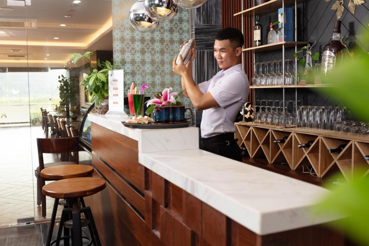 Liberty Hall Tam Coc Hotel & Villa ニンビン エクステリア 写真