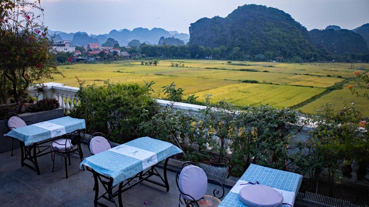 Liberty Hall Tam Coc Hotel & Villa ニンビン エクステリア 写真