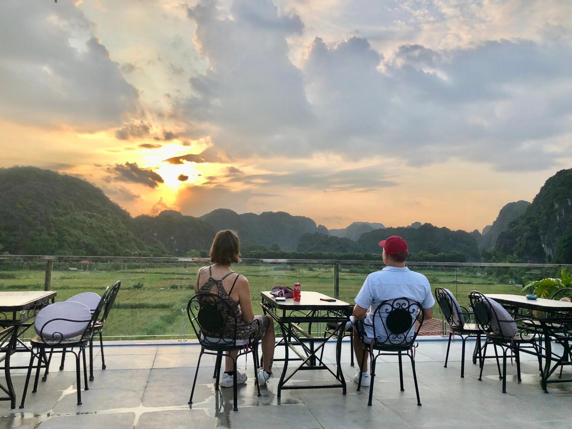 Liberty Hall Tam Coc Hotel & Villa ニンビン エクステリア 写真