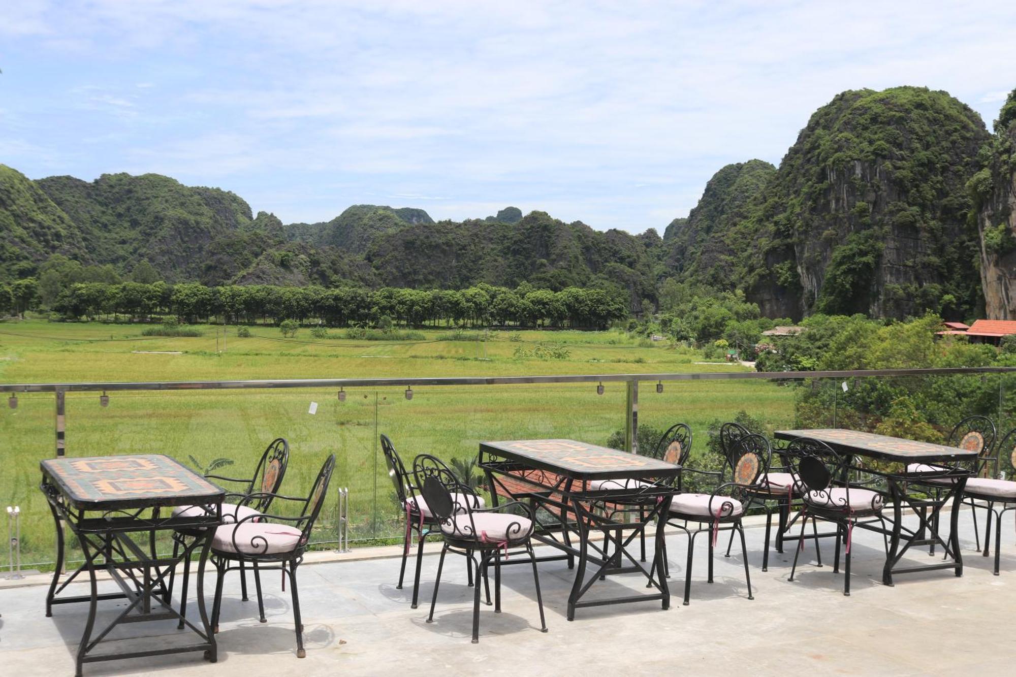 Liberty Hall Tam Coc Hotel & Villa ニンビン エクステリア 写真